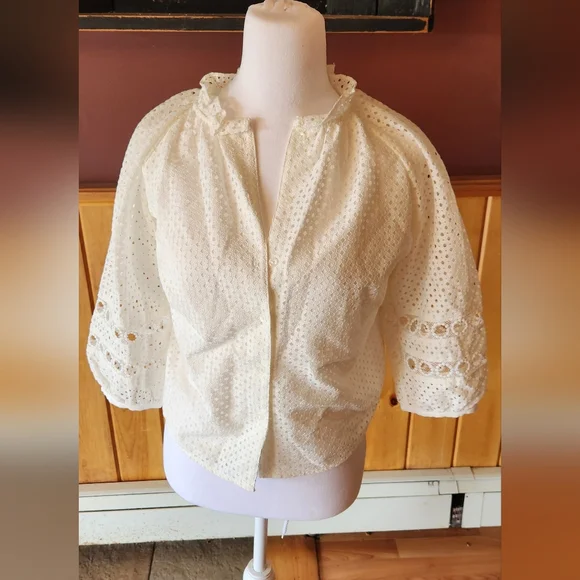 NWT: Banana Republic Textured Eyelet Blouse in off white Size Small - Picture 2 of 7